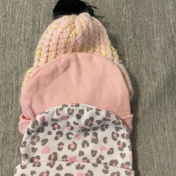 Three baby girls hats - Picture 1 of 4